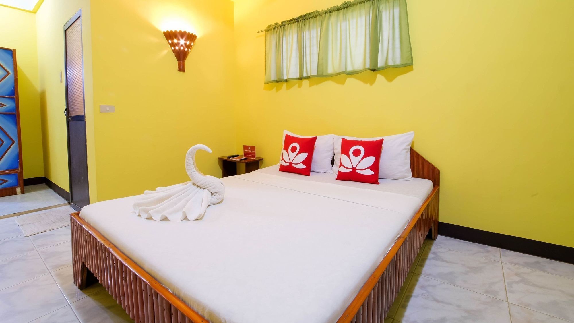 ZEN Rooms White Beach Puerto Galera Buitenkant foto
